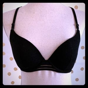 PINK Victoria’s Secret Black Lace Bra. Size 32D